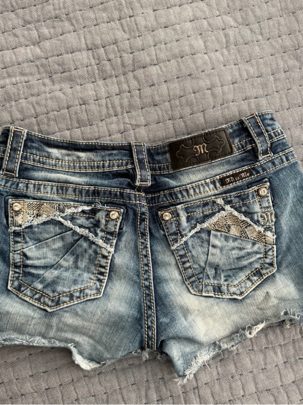 Miss Me Women’s Light Blue Distressed Denim Shorts Size 29